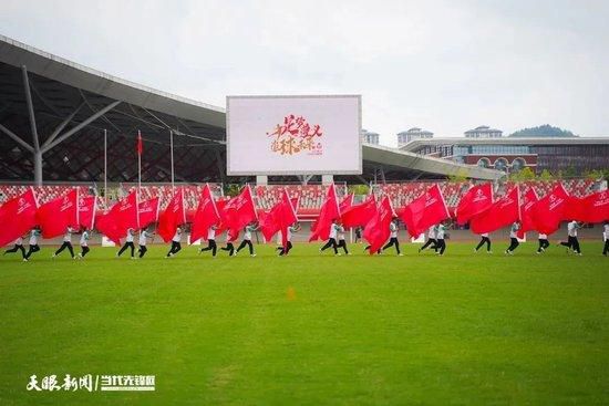 细腻的故事处理与极具个人风格的叙事手法，也让他一跃成为宫崎骏之后最被看好的动画导演，被日媒誉为;宫崎骏的接班人